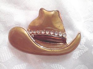 ~ GOLD HAT W/ RHINESTONE BROOCH ~