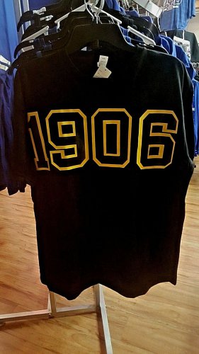 ALPHA PHI ALPHA FRATERNITY T-SHIRT BLACK GOLD FRATERNITY T-SHIRT 1906 YEAR TEE