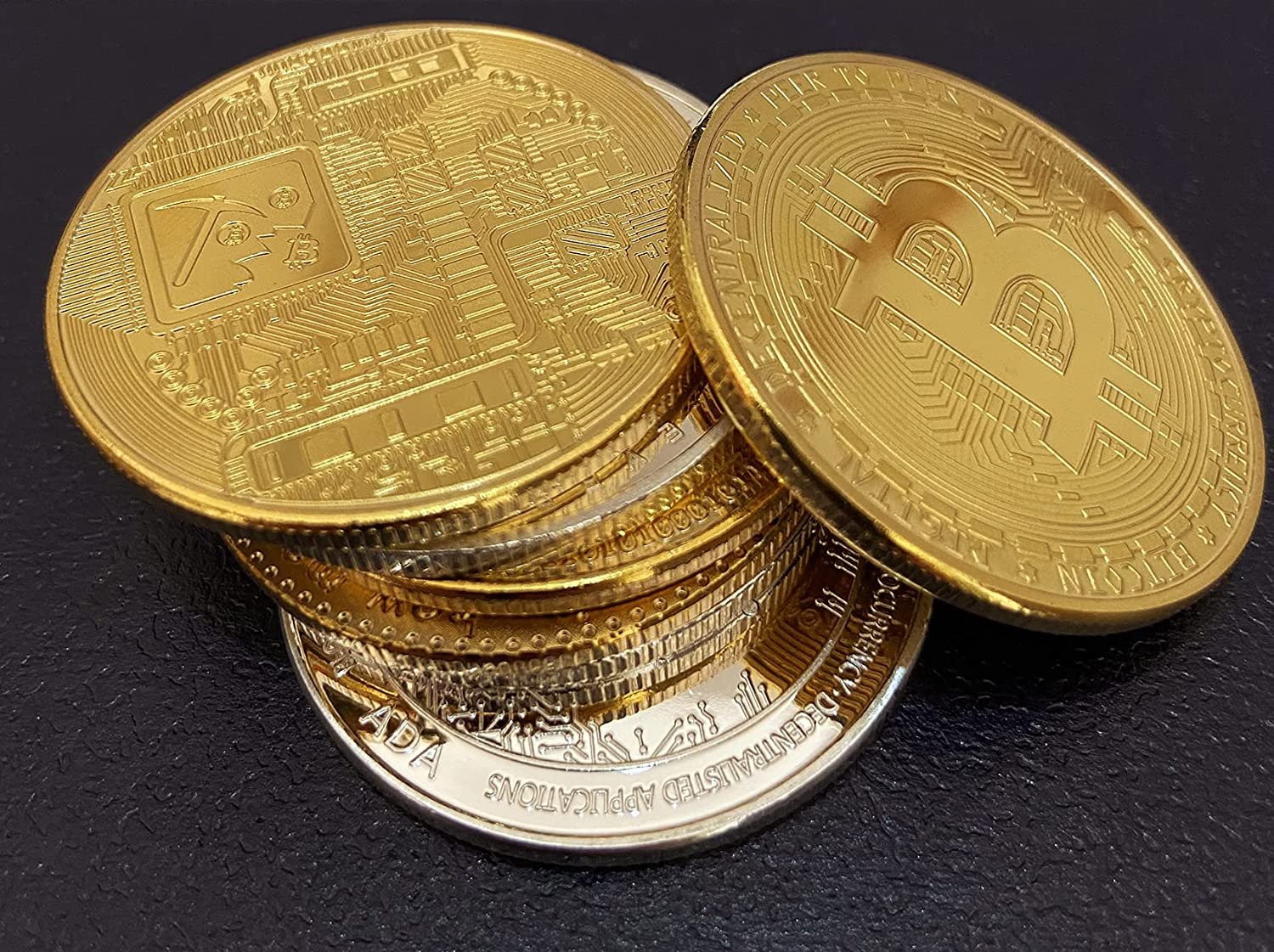 okexckk Bitcoin (BTC) Coin Ethereum (ETH) Coin in Showcase Edition Box