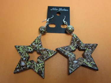 Plastic star earrings