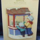 2007 Hallmark Keepsake Ornament Club Christmas Window 5th in the Series Ornament