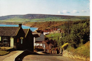 Robins Hood Bay Yorkshire Postcard. Mauritron 220653
