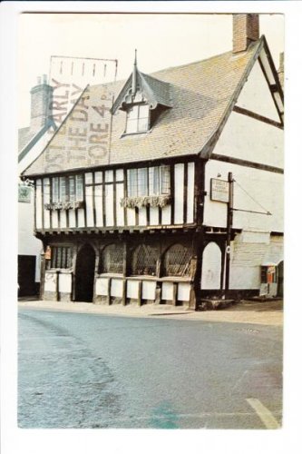The Green Dragon Wymondham Postcard. Mauritron 249892