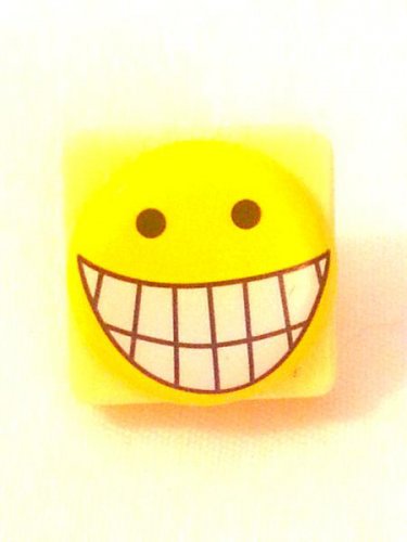 Pin Badge Smily Face Cheesy Grin.   Mauritron #250487.