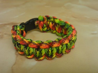 Two Colour Cobra Weave Bracelet with Knot and Loop Tie