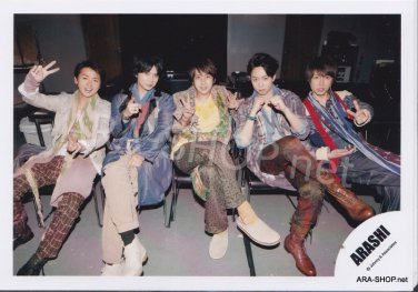 SHOP PHOTO - ARASHI - 2012 Face Down [PV] #393