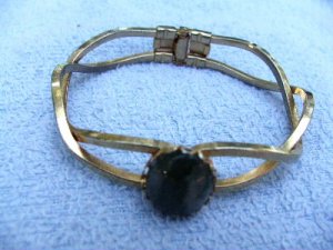 Clip-On Bracelet With Faux Jade