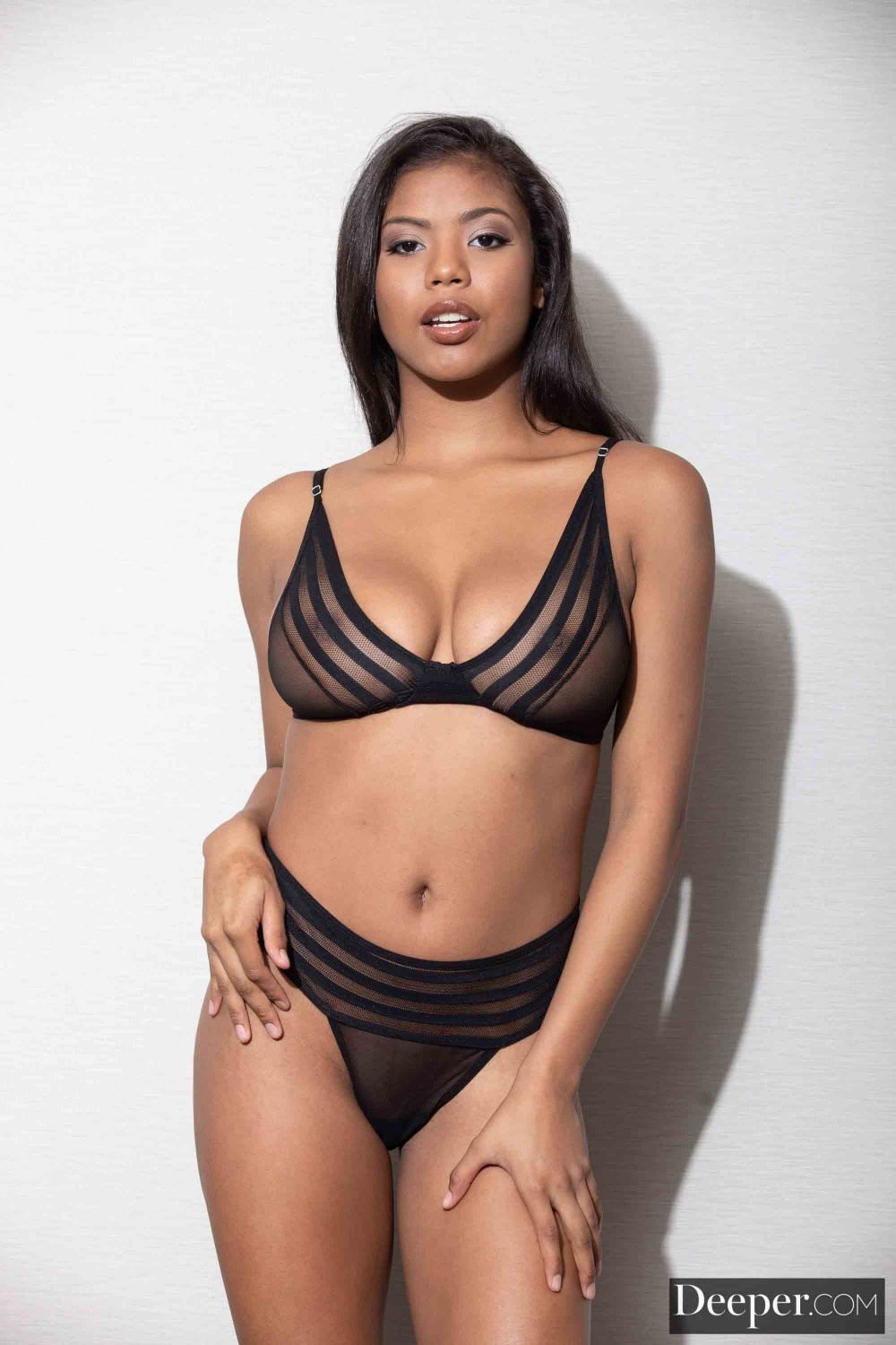 Enticing Ebony Nia Nacci 35&acirc;�� Poster