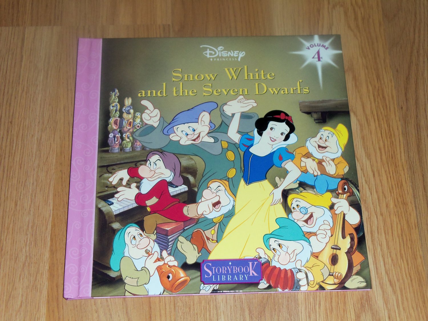 Disney Princess Snow White And The Seven Dwarfs Storybook Library Volume 4 