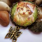 Cute brooch in bronze with kitten