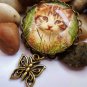 Cute brooch in bronze with kitten
