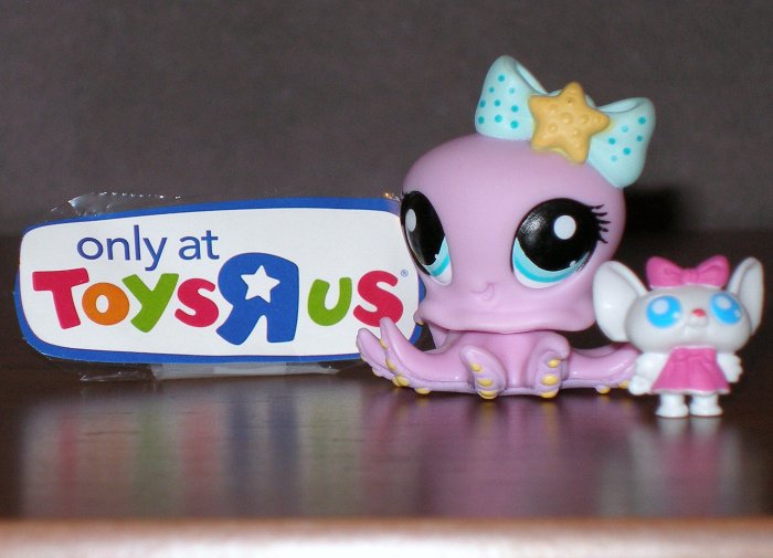 littlest-pet-shop-lucky-pets-fortune-surprise-blind-box-toy-toys-r-us