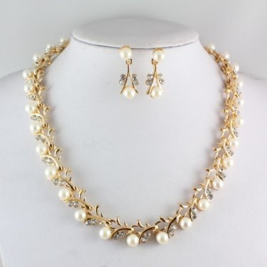 chic bridal white pearl /rhisnestone necklace and earring