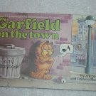 Garfield On The Town Comic Strip Childrens Book the cat Jim Davis Lorenzo Music
