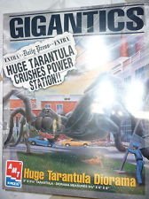 AMT Ertl Gigantics Huge Tarantula Spider Diorama 8391 Model Kit 1996