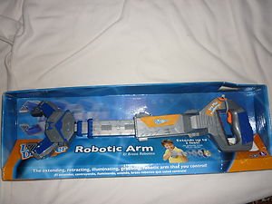 Do and Discover Edu Science Robotic Arm Battery Operated (same as Terminator 2)