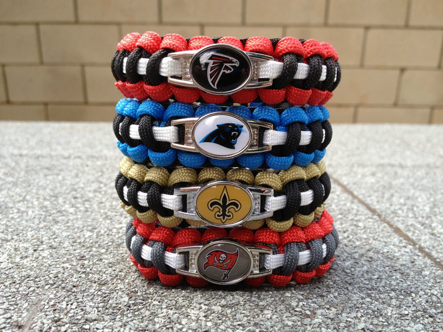 Team/Logo Paracord Bracelet with charm.