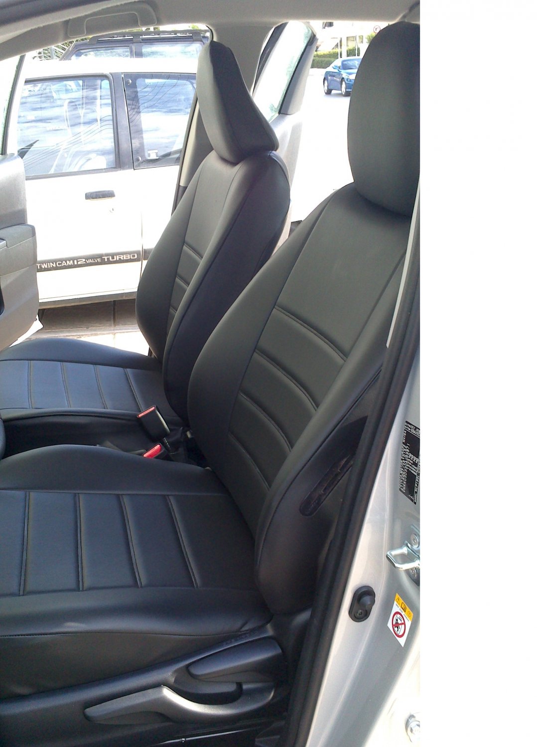 TOYOTA YARIS 2011-... 5 DOORS FRONT AND REAR LEATHERETTE CUSTOM BLACK