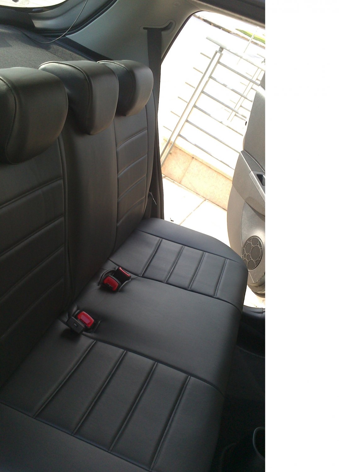 TOYOTA YARIS 2011... 5 DOORS FRONT AND REAR LEATHERETTE CUSTOM BLACK