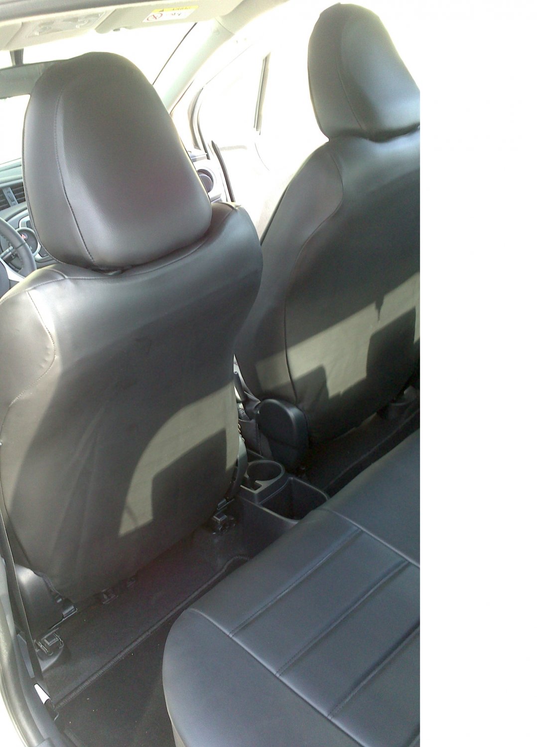TOYOTA YARIS 2011... 5 DOORS FRONT AND REAR LEATHERETTE CUSTOM BLACK