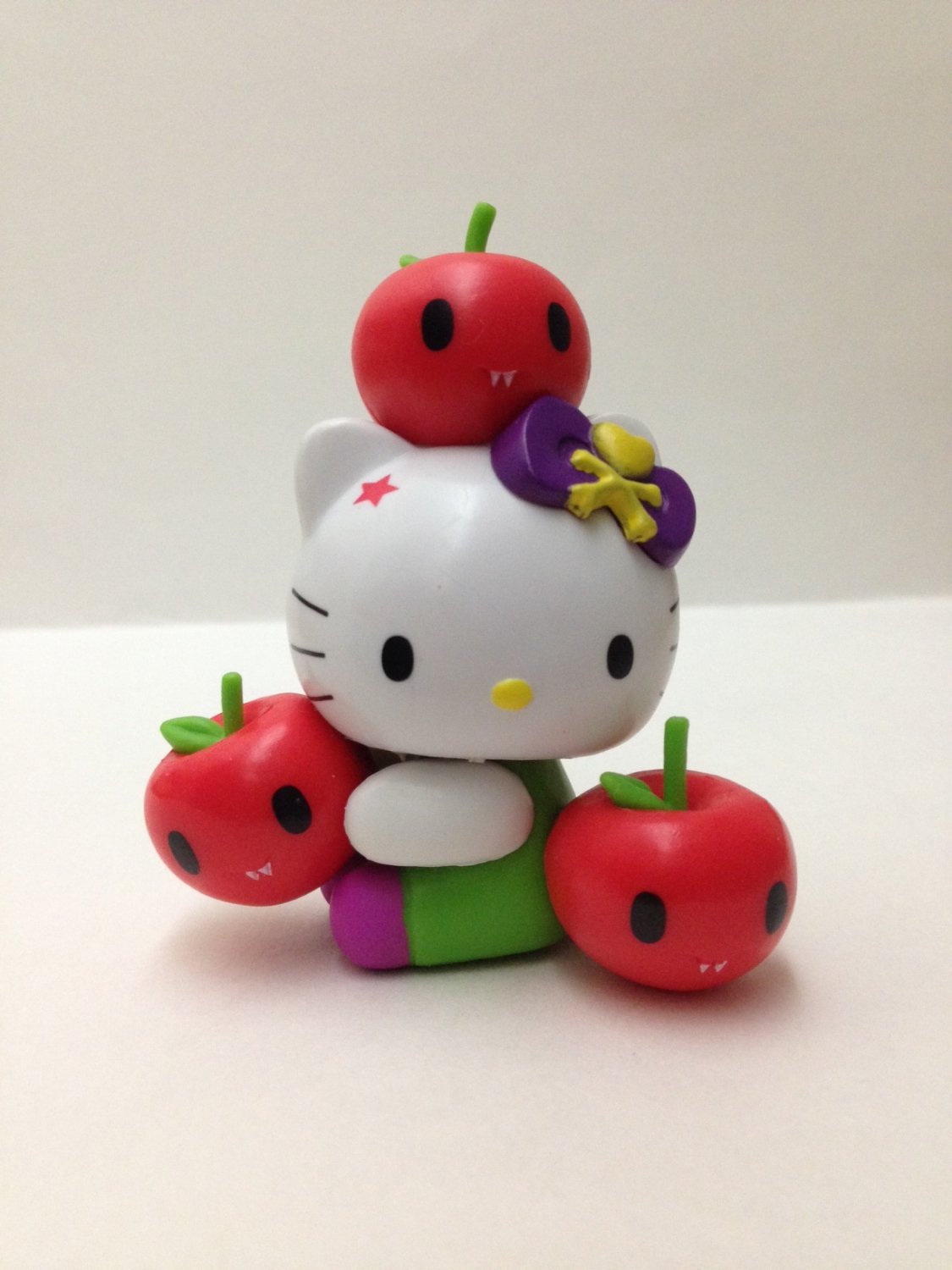 7-11 HK Sanrio Hello Kitty Tokidoki Wonderland Figurine Apple Kitty