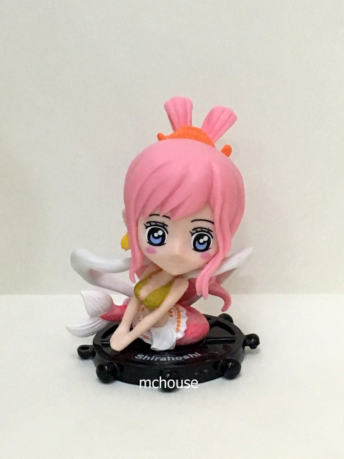 7-11 HK One Piece The New World 2015 Figurine With A Prop Shirahoshi