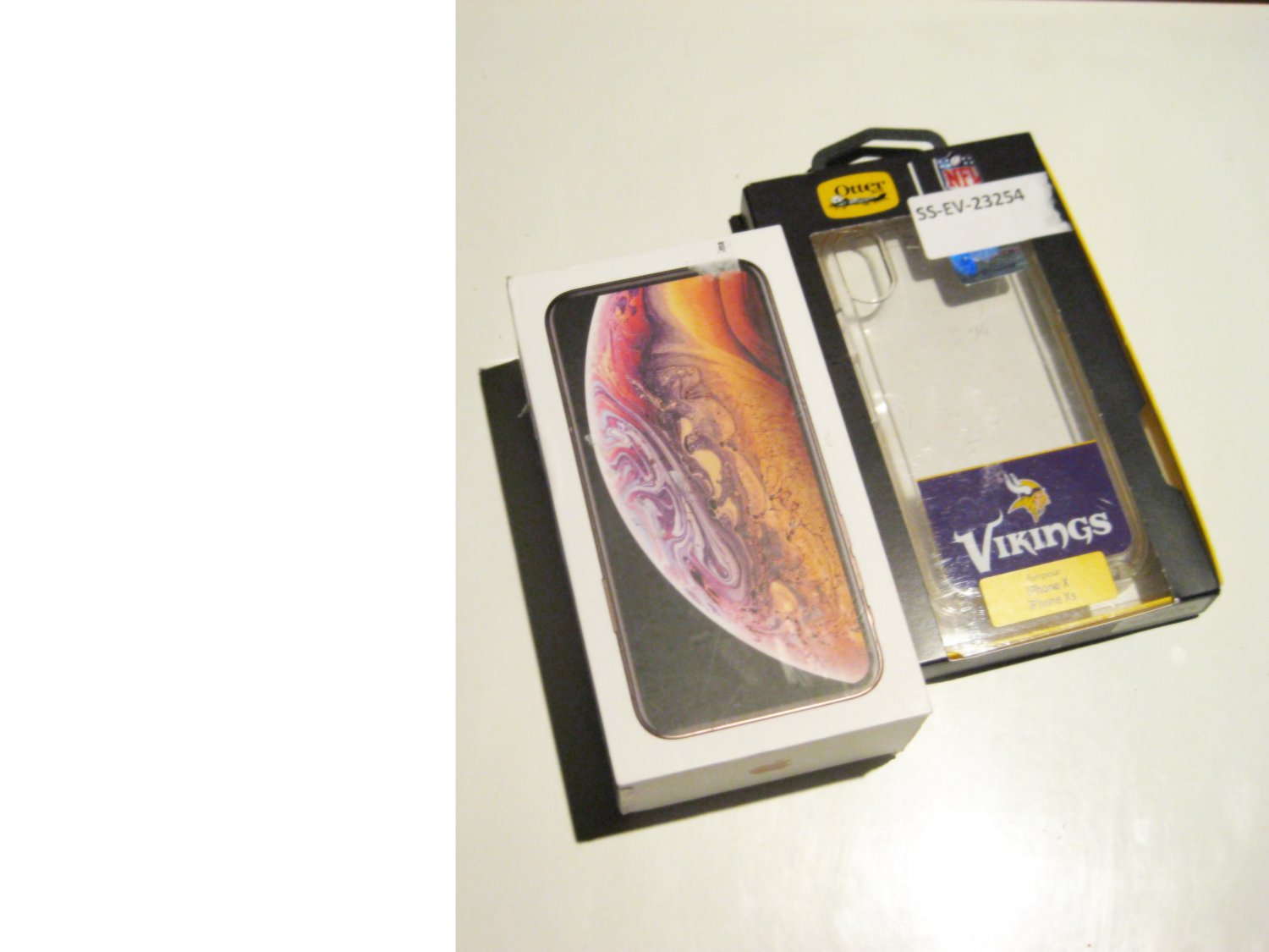 9/10 64gb Sprint A1920 Iphone Xs Bundle