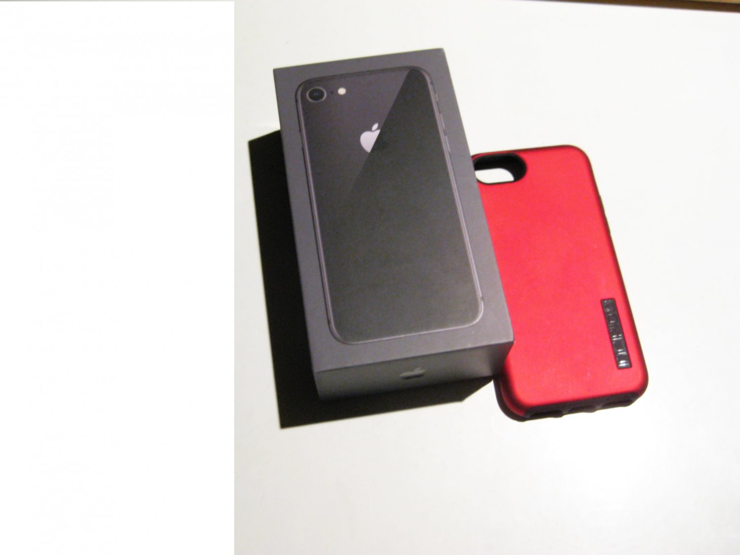9.1/10 256gb Unlocked CDMA/GSM Iphone 8 (A1863) Bundle!!!