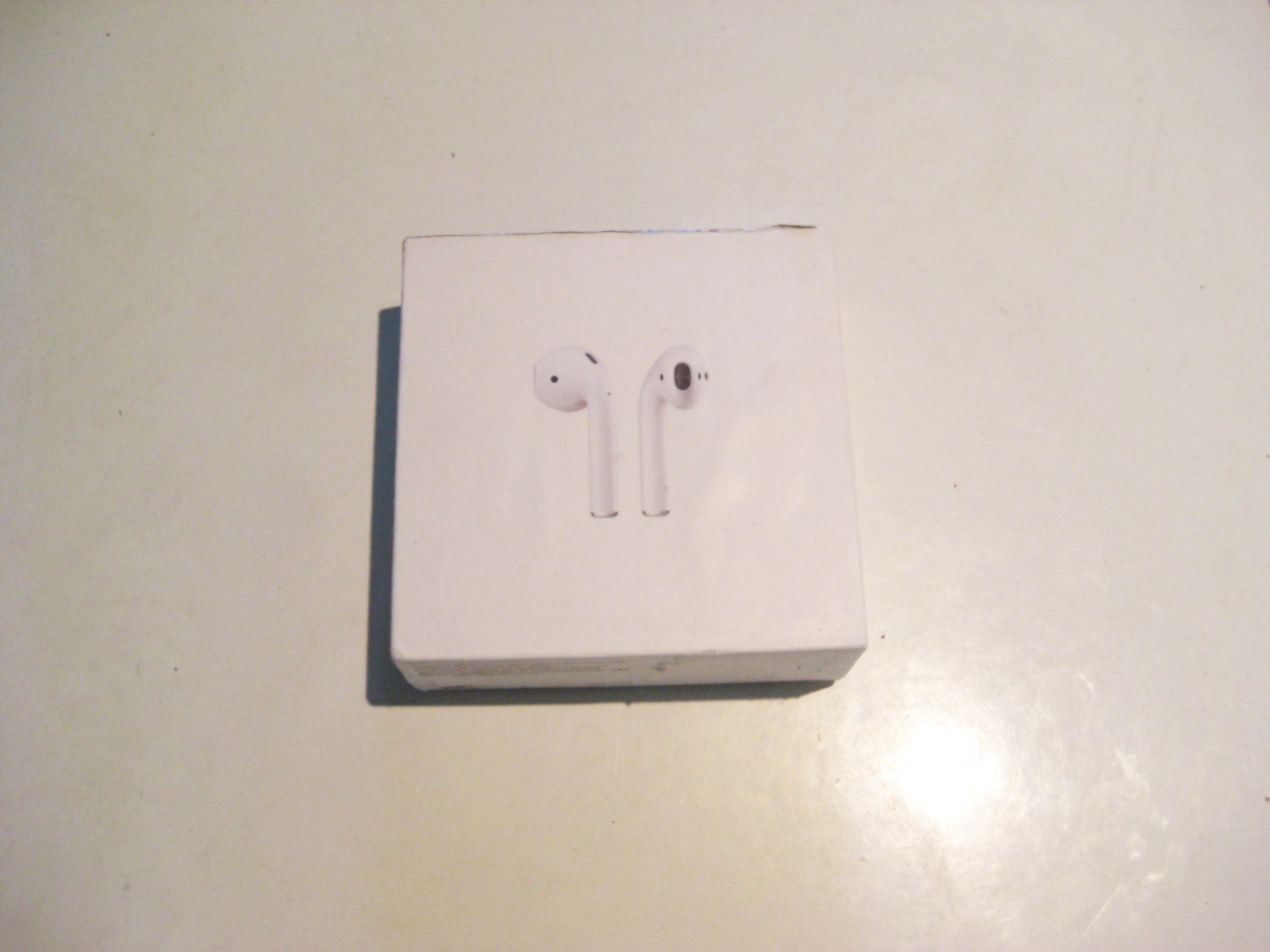 9/10 Excellent  Airpods 2 w Case Deal!
