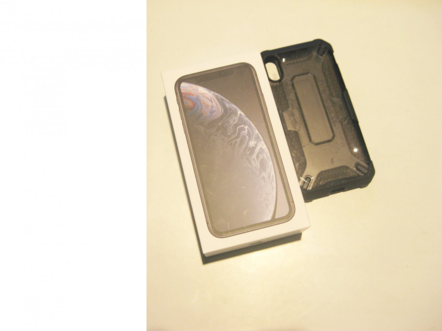 9/10 64gb T-MOB Iphone XR A1984 Bundle!