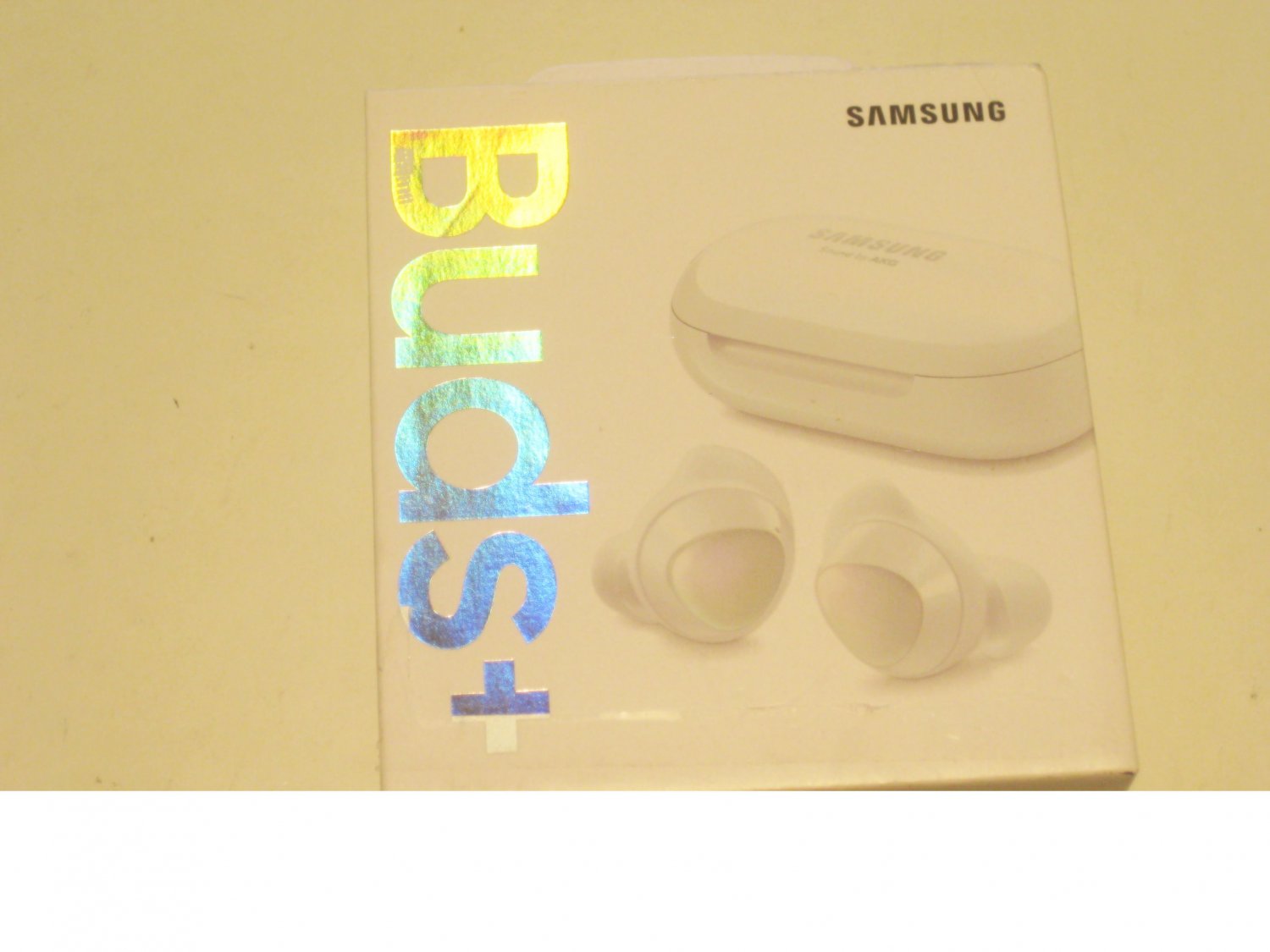 white samsung buds plus