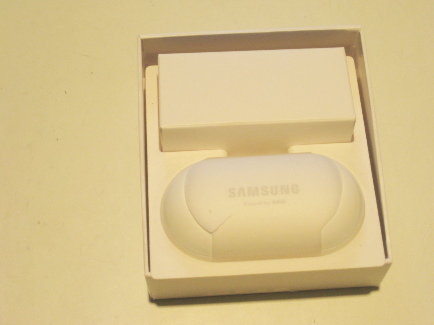 samsung buds  white