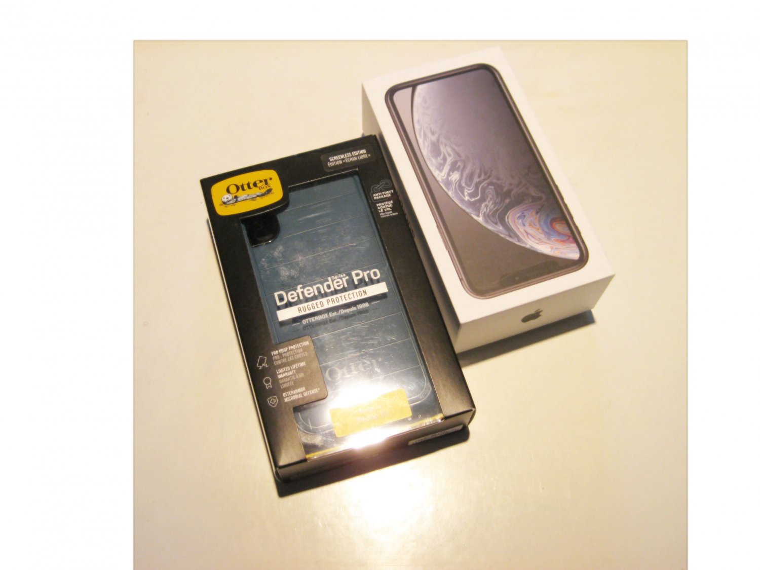 8.9/10 64gb Unlocked Iphone XR A1984 Deal!