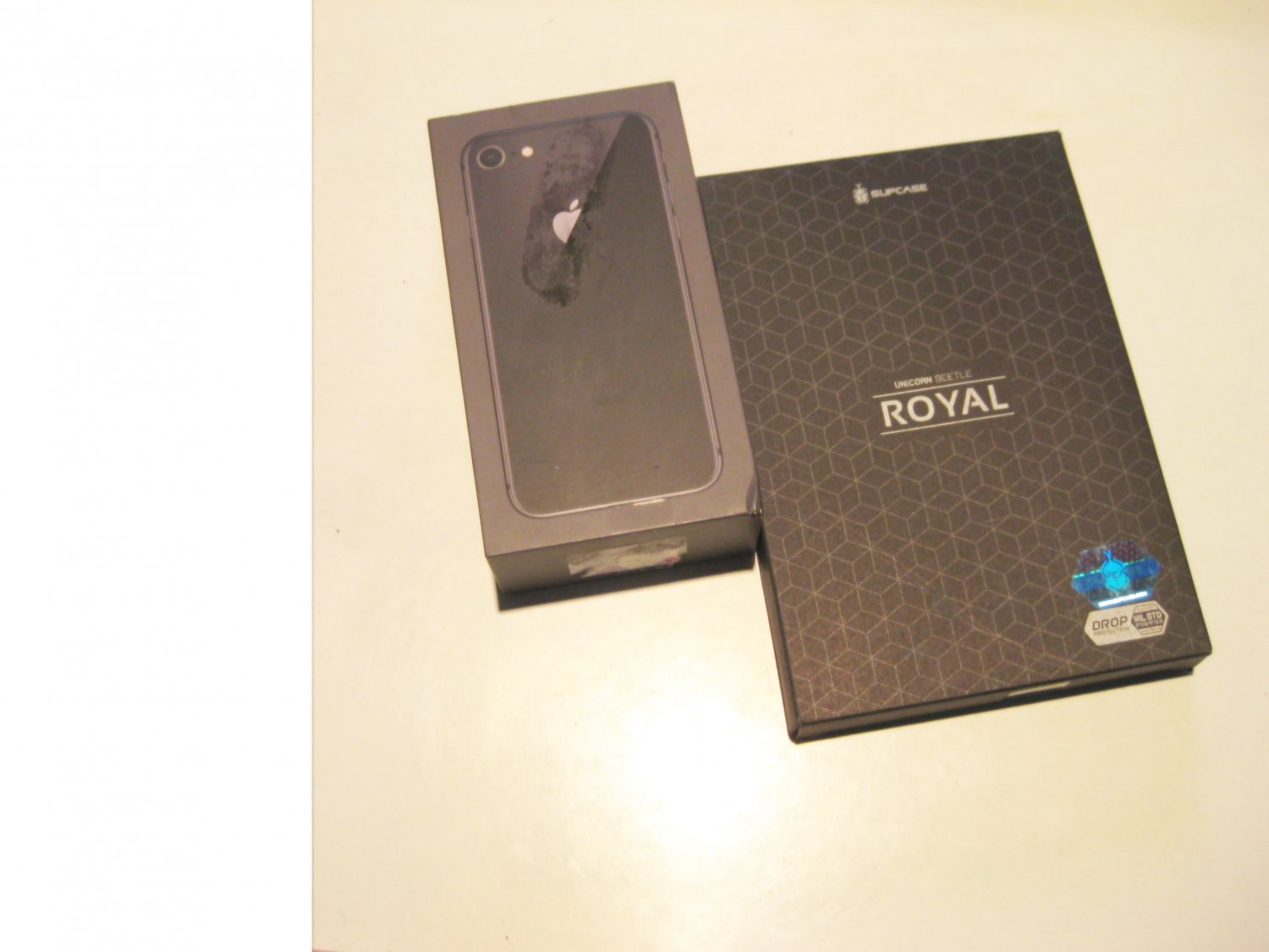 Good Cond. 64gb Unlocked CDMA/GSM Iphone 8 (A1863) Bundle!!!
