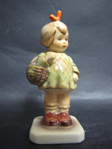 Goebel Hummel # 479 I Brought You A Gift 1987