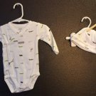 Boy Sz 3m Carters Long Sleeve Onesie & Matching Cap Set with Alligator, Elephant and Giraffe Print