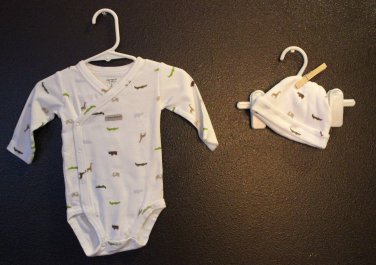 Boy Sz 3m Carters Long Sleeve Onesie & Matching Cap Set with Alligator, Elephant and Giraffe Print