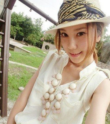 Ivory Cream Necklace 28mm, Designer Inspired Statement Necklace, Bib Necklace.