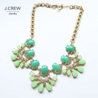 NEW multicolor GREEN Flower PENDANT  NECKLACE. GREAT GIFT FOR  Holiday Season.