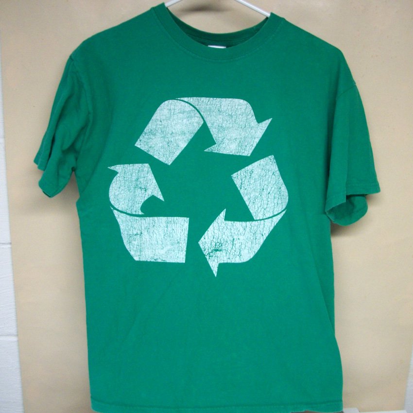 Recycle icon t-shirt Men's Medium green white distresses logo recycling ...