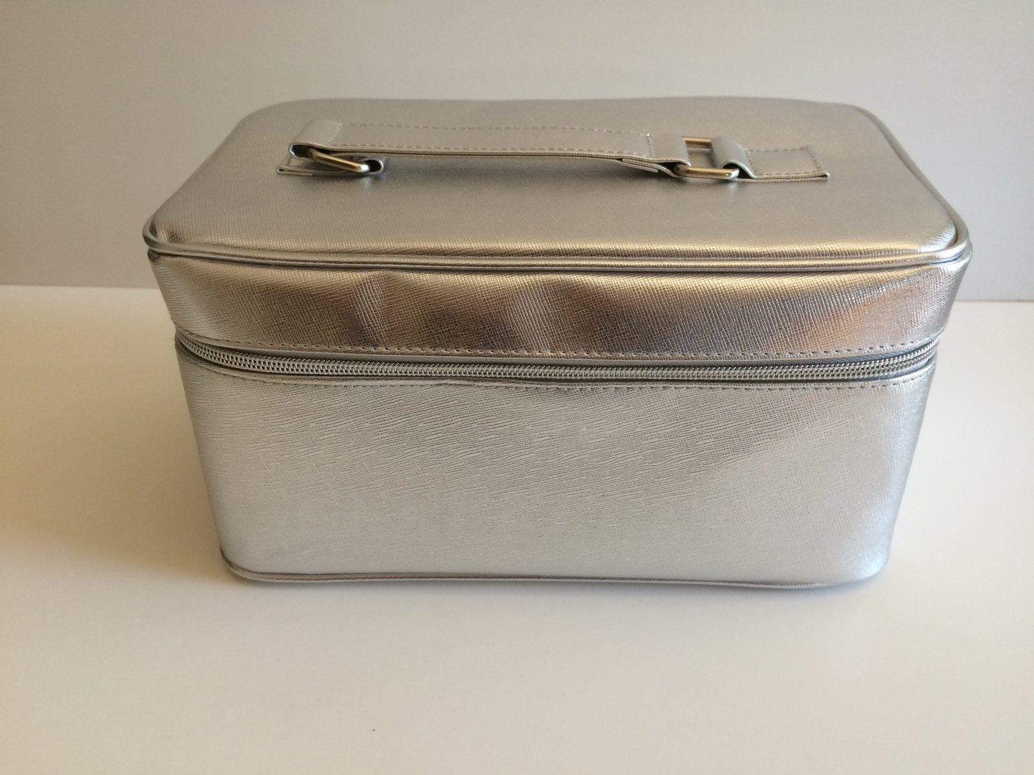 clinique vanity case