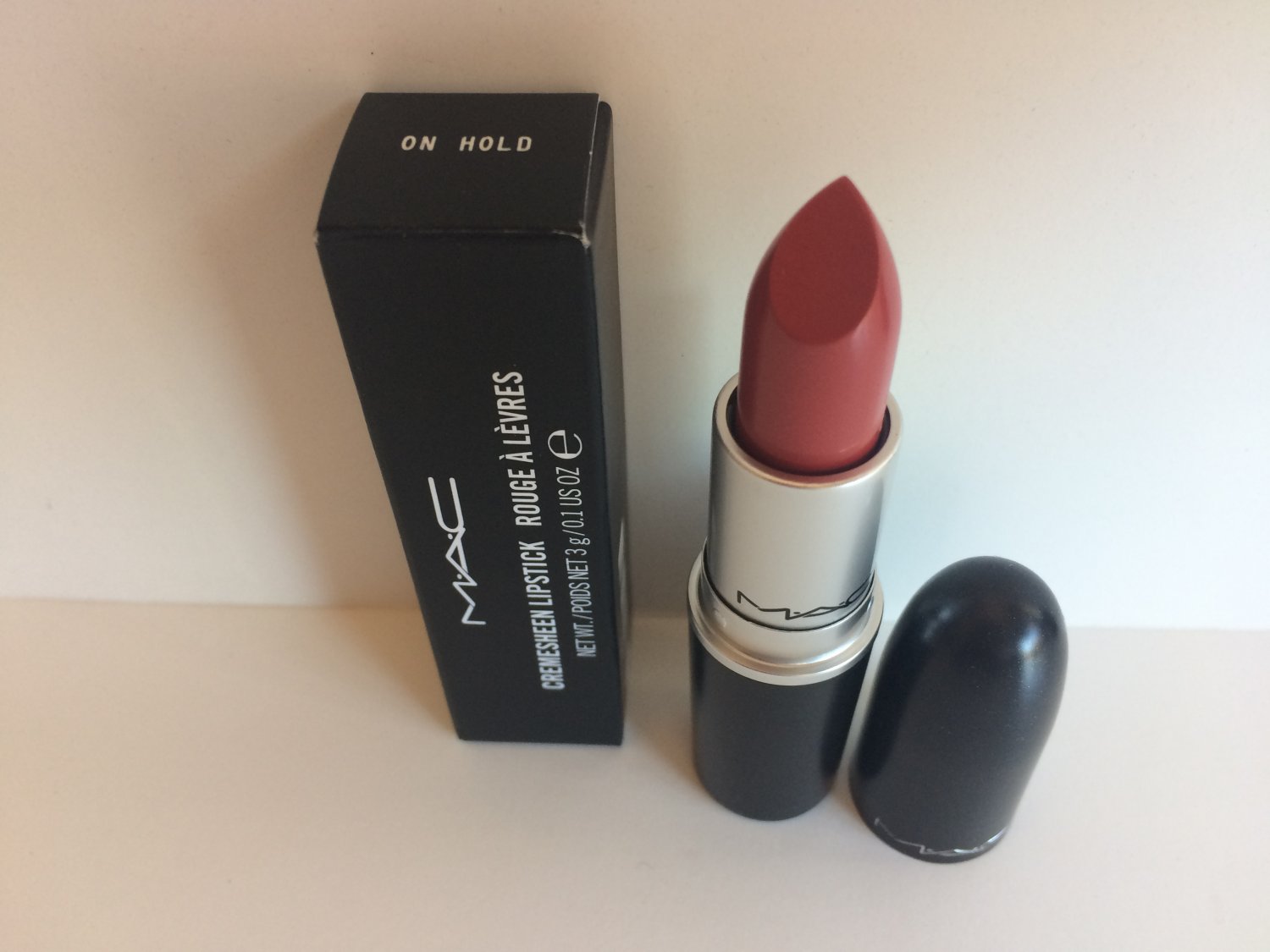 mac on hold cremesheen