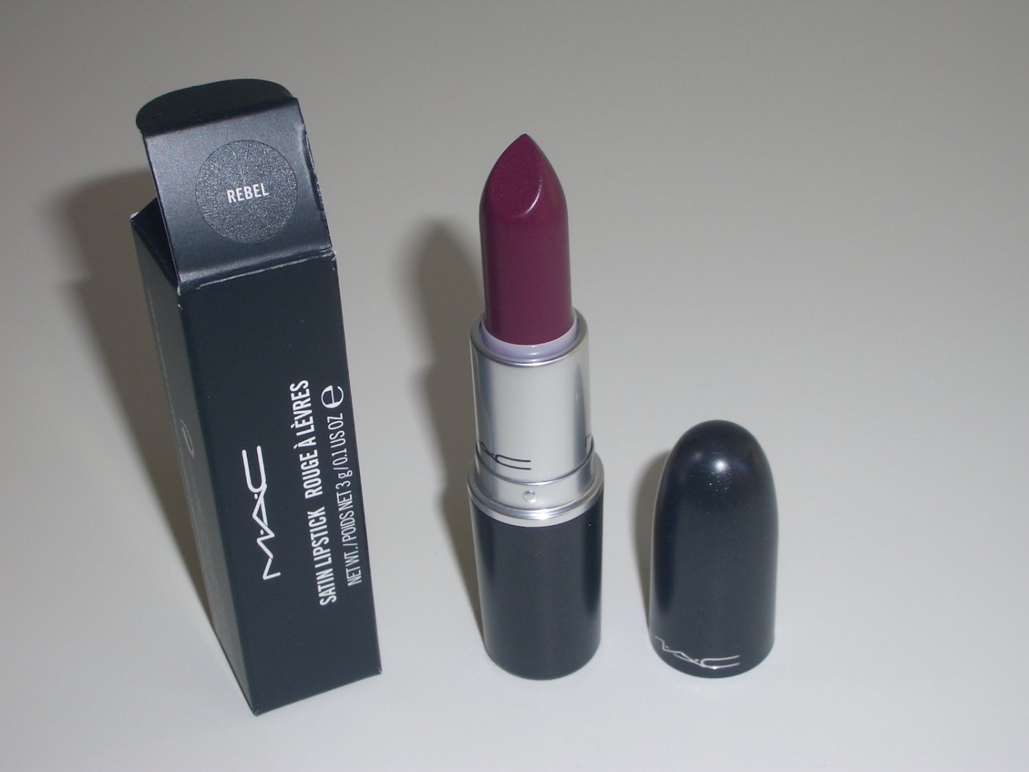 Mac отзывы. Mac Lustre Lipstick 501 Capricious. Mac помада Capricious. Mac Lipstick Lustre Capricious. Помада Мак Ребел.