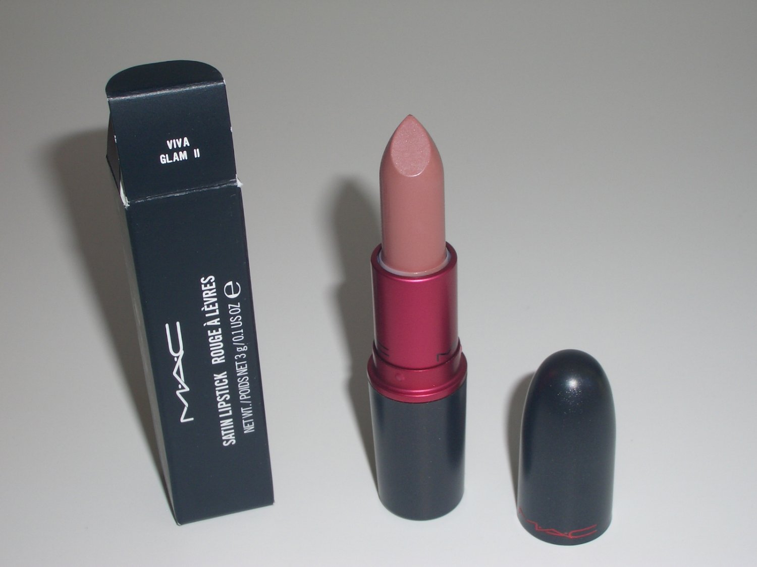 02 02 mac. Помада Мак Вива глэм 2. Mac Viva Glam 2 помада. Помады Мак Вива глэм. Мас Вива глэм помада.