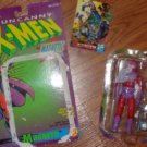 THE UNCANNY X-MEN "MAGNETO" WITH CAPE, MAGNETIC HANDS AND CHEST  TOY BIZ  (1991)