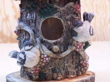 Beautiful_Resin_Chickadee_Bird_House
