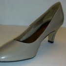 NWB Life Stride Sable Classic Heel Pump Willd Rice Victory  Size 9 M