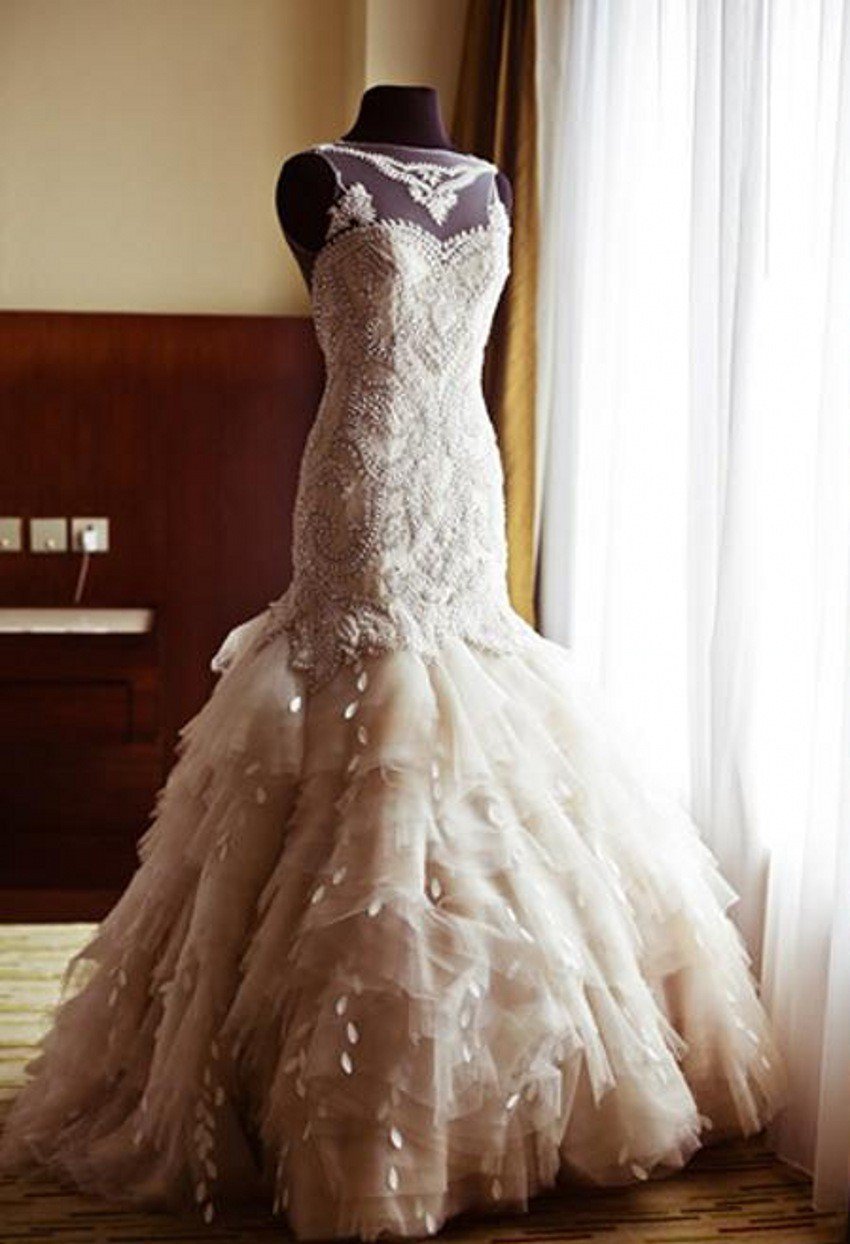 V-Neck Sleeveless Mermaid Wedding Dress Buttons Back Floor-Length Layered Bridal Dresses D2015818