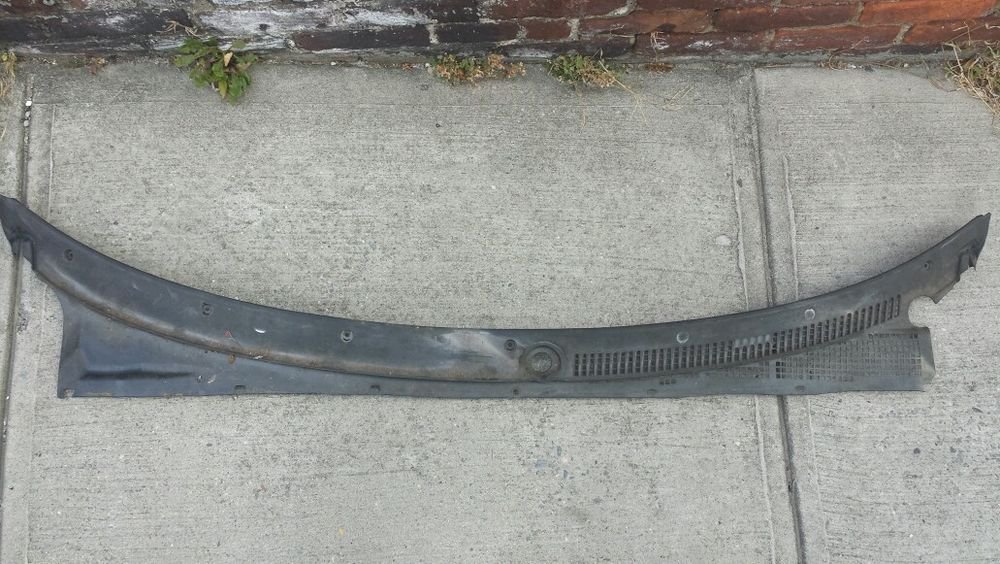 Honda CRX 8891 Windshield wiper trim panel cowl panel