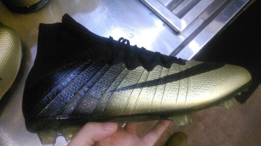 cr7 cleats black and gold